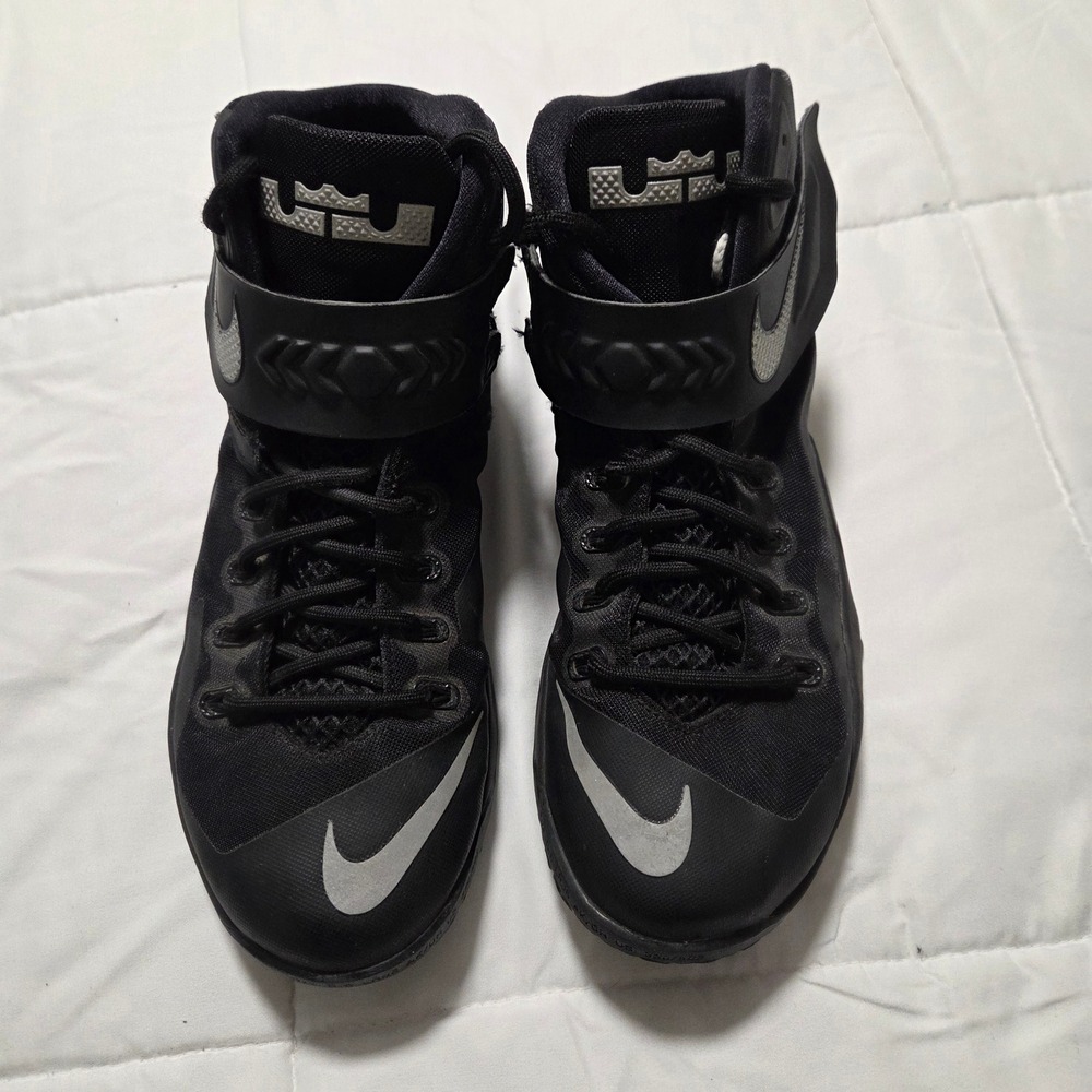 Nike LeBron Soldier 8 Black Metallic Silver Basketball Shoes 653641-001 Mens 10